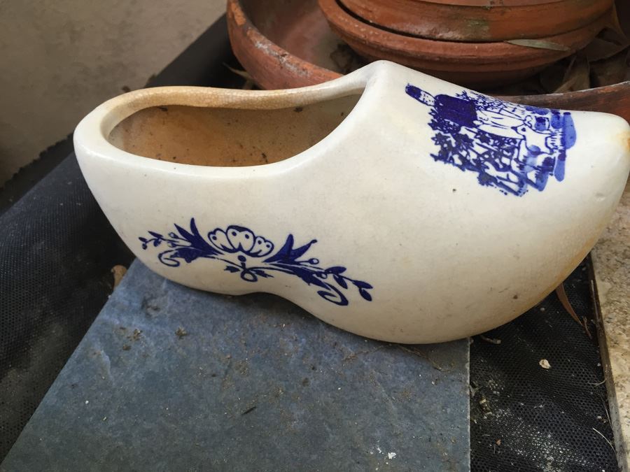 Huge Pot Lot With Gardening Table [Photo 11]