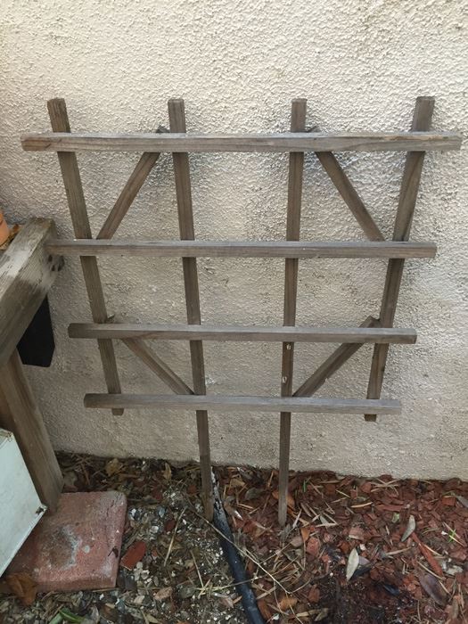 Huge Pot Lot With Gardening Table [Photo 2]