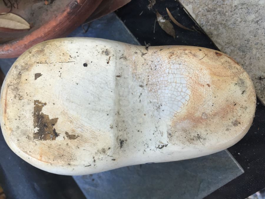 Huge Pot Lot With Gardening Table [Photo 13]