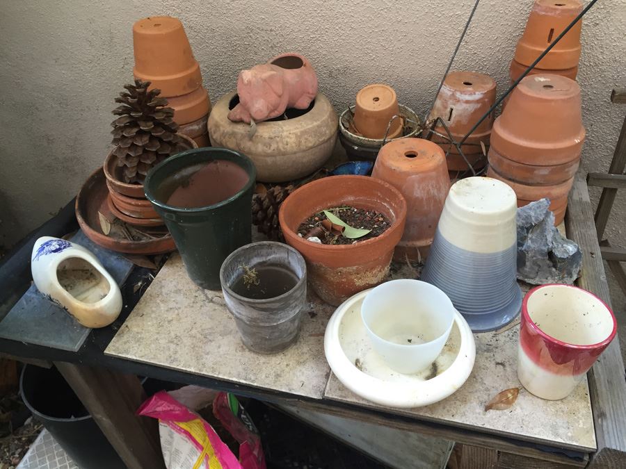 Huge Pot Lot With Gardening Table [Photo 14]