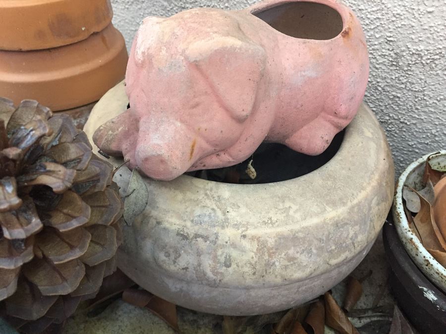 Huge Pot Lot With Gardening Table [Photo 9]