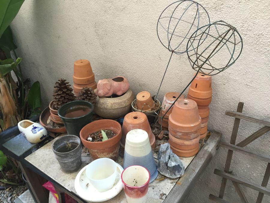 Huge Pot Lot With Gardening Table [Photo 1]