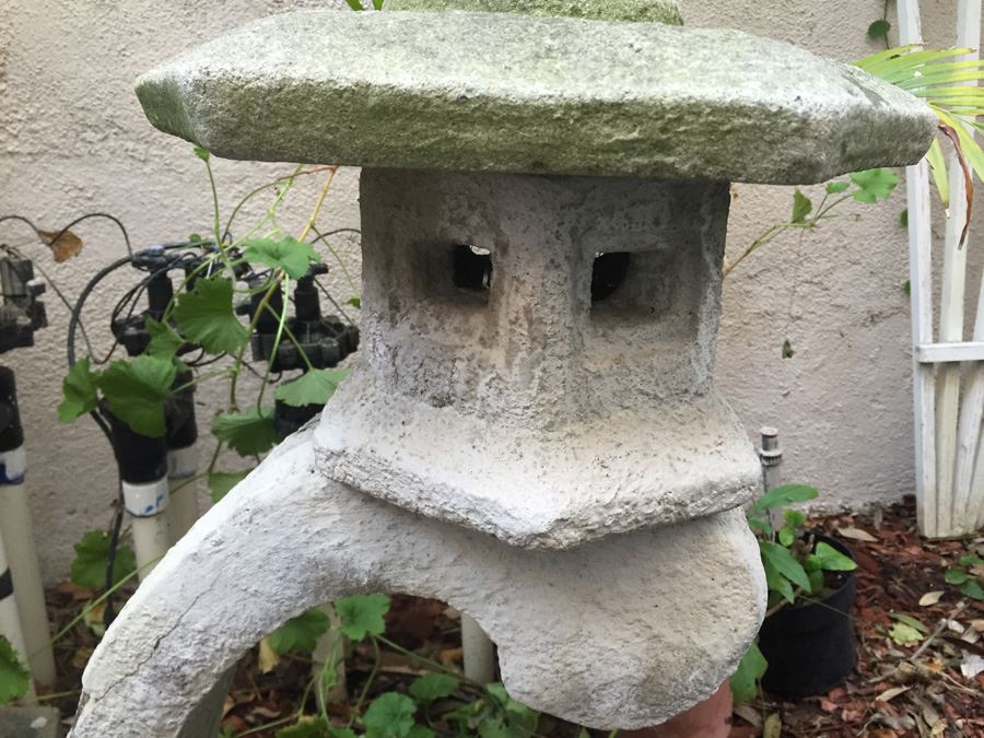 Vintage Japanese Garden Lantern [Photo 2]