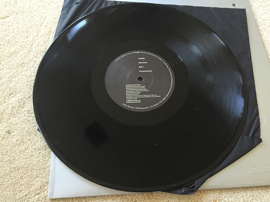 New Order - The Perfect Kiss Vinyl Record [Photo 3]