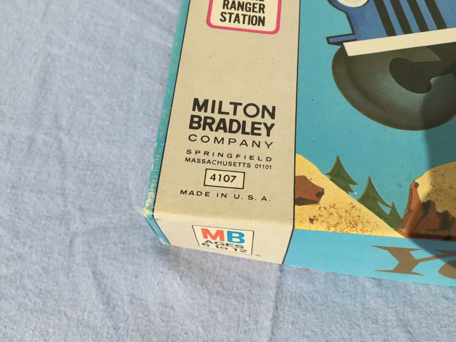 YOGI BEAR MB Board Game 1971 [Photo 4]