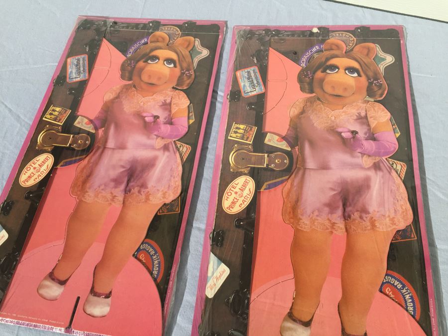 Pair Of Miss Piggy Paper Dolls Colorforms [Photo 5]