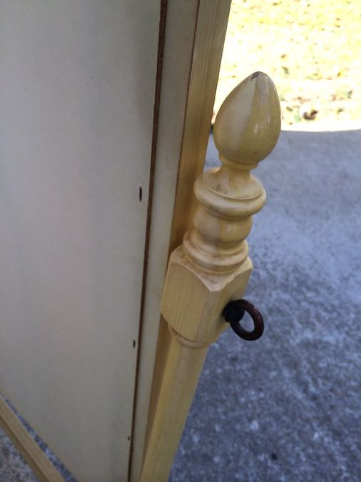 Ethan Allen Standing Floor Mirror in Yellow [Photo 6]