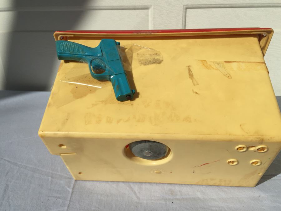 MARX Toys Magic Shot Shooting Gallery With Gun 1973 [Photo 7]