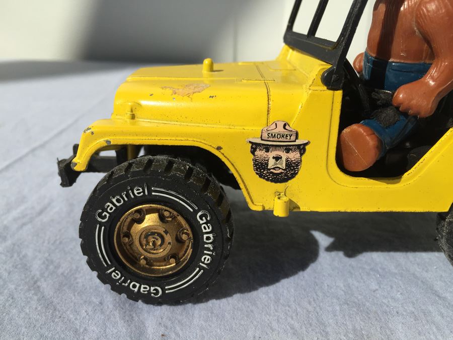 Vintage Hubley Smokey The Bear Yellow Jeep 1710 [Photo 2]