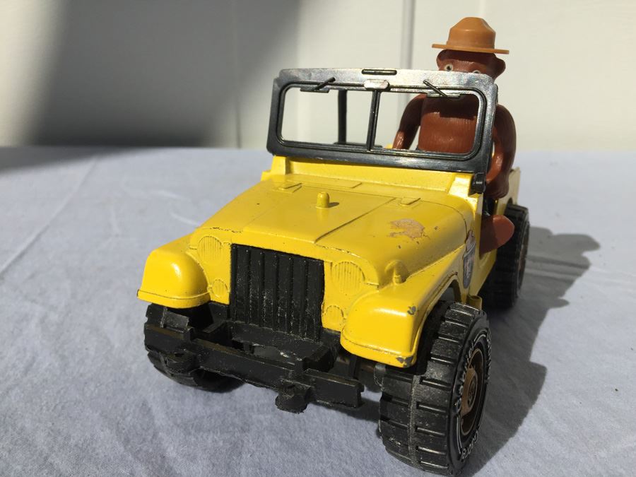 Vintage Hubley Smokey The Bear Yellow Jeep 1710 [Photo 5]