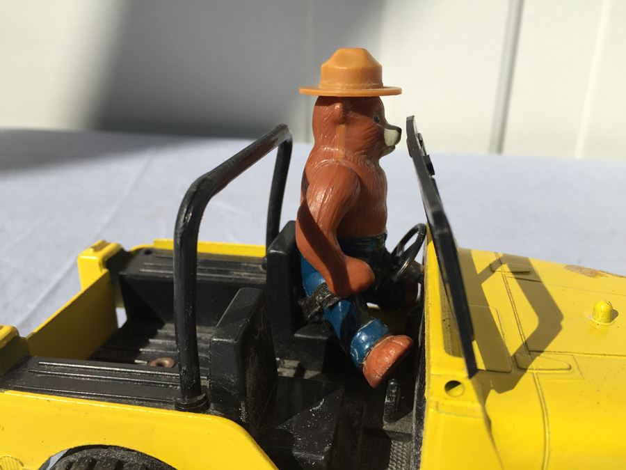 Vintage Hubley Smokey The Bear Yellow Jeep 1710 [Photo 7]