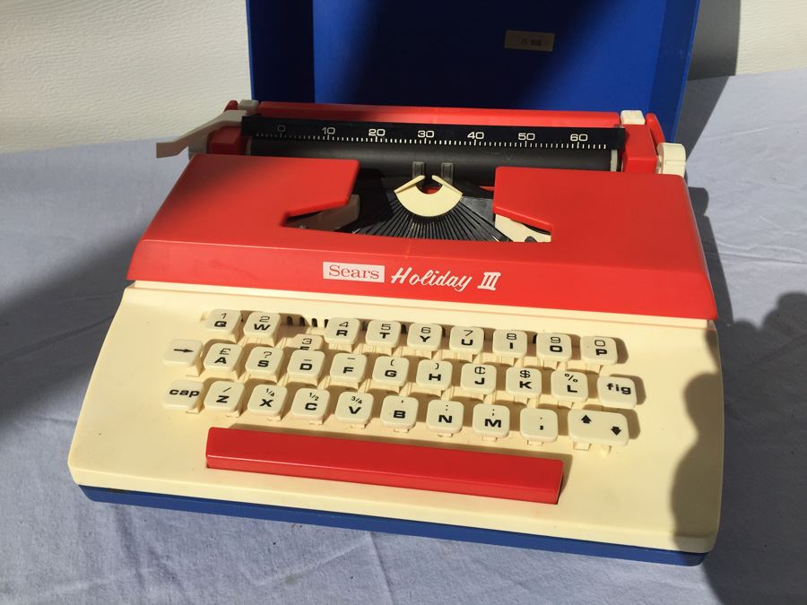 Vintage As Is Typewriter Kids for Sale in Bell Gardens, CA - OfferUp