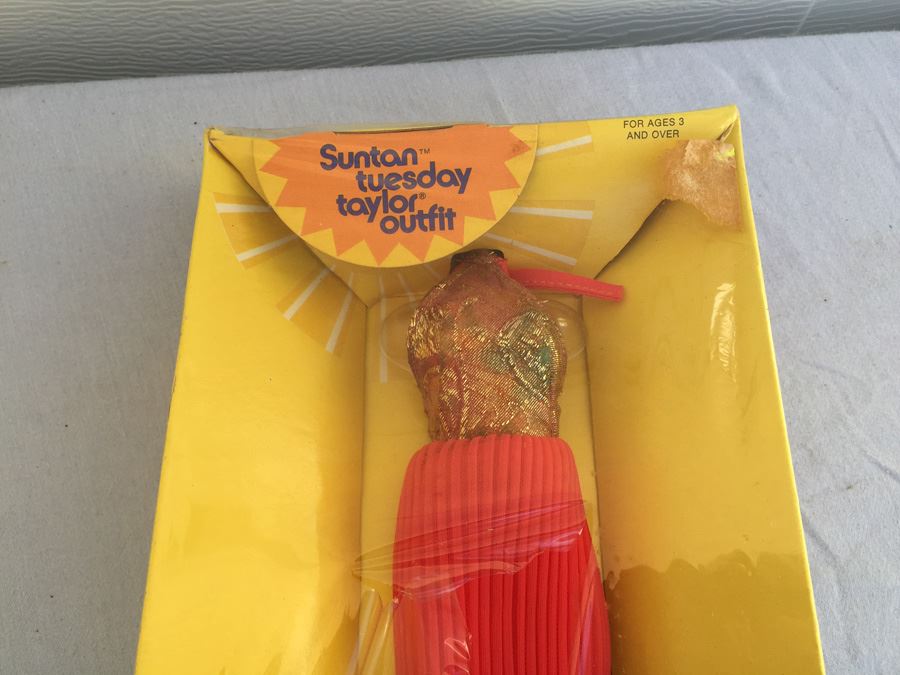Suntan Tuesday Taylor Outfit New In Box Ideal 1977 [Photo 4]