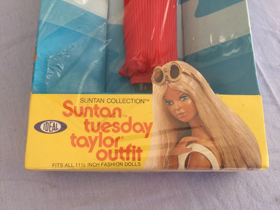 Suntan Tuesday Taylor Outfit New In Box Ideal 1977 [Photo 2]