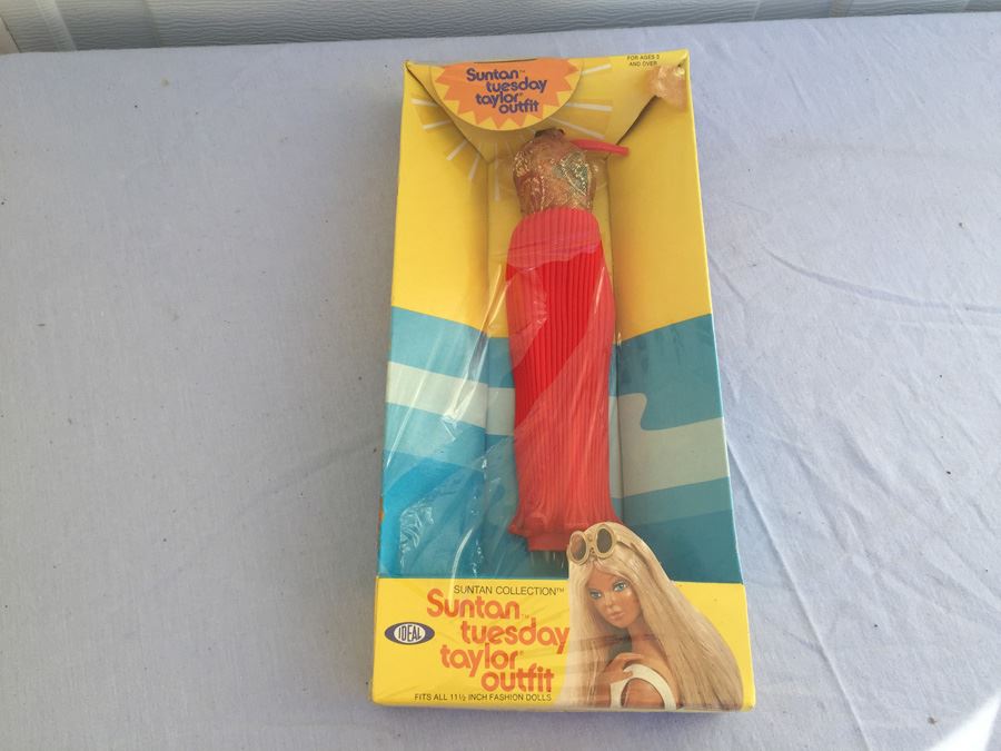 Suntan Tuesday Taylor Outfit New In Box Ideal 1977 [Photo 1]