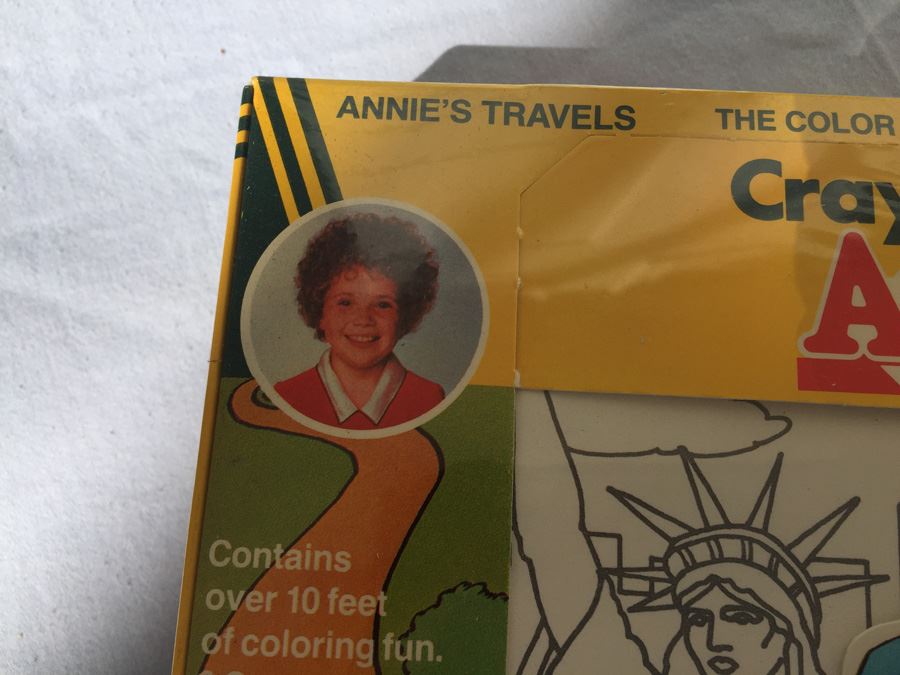 Crayola.Rola Featuring Annie Color And Roll Storybox 1982 [Photo 3]