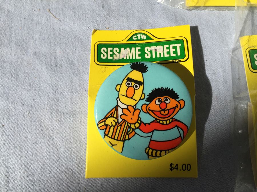 Vintage Sesame Street Buttons New On Card Oscar The Grouch Big Bird Grover Cookie Monster Bert Ernie [Photo 6]