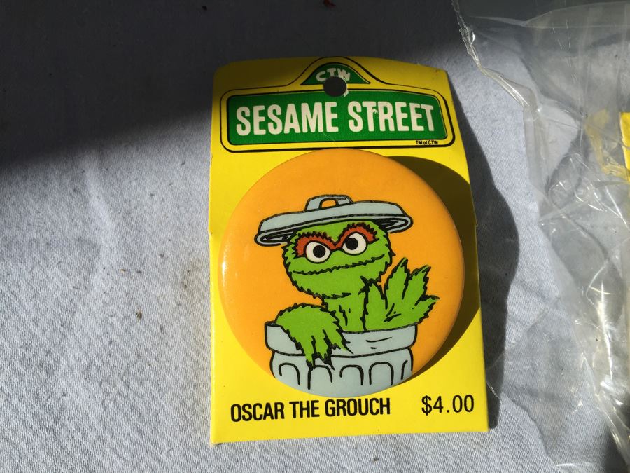 Vintage Sesame Street Buttons New On Card Oscar The Grouch Big Bird Grover Cookie Monster Bert Ernie [Photo 2]