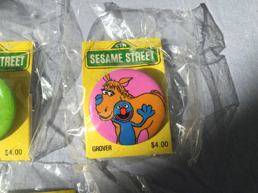 Vintage Sesame Street Buttons New On Card Oscar The Grouch Big Bird Grover Cookie Monster Bert Ernie [Photo 4]