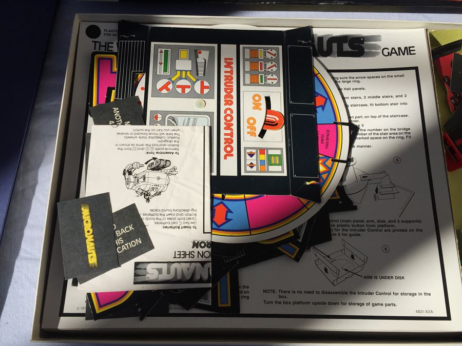 The World Of MICRONAUTS Game MB 1978 Mego [Photo 3]