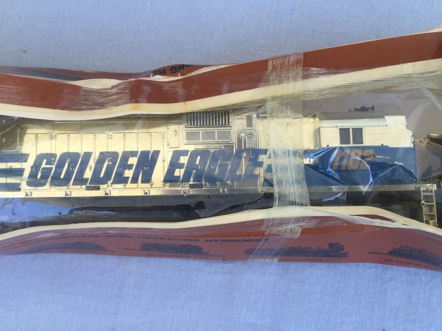 TYCO Golden Eagle HO Scale Electric Train Set In Original Packaging But Packaging Is Damaged [Photo 9]