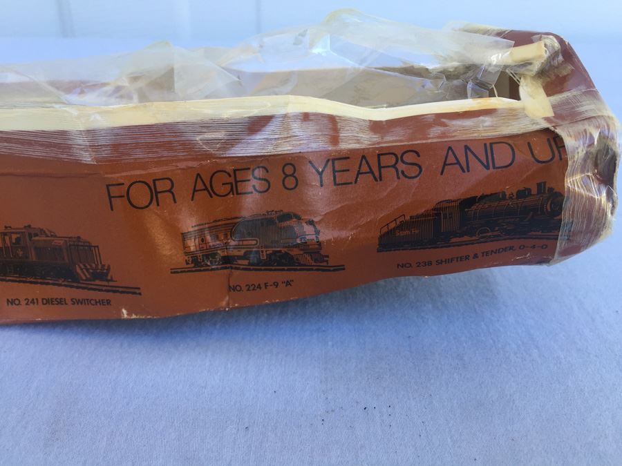 TYCO Golden Eagle HO Scale Electric Train Set In Original Packaging But Packaging Is Damaged [Photo 4]