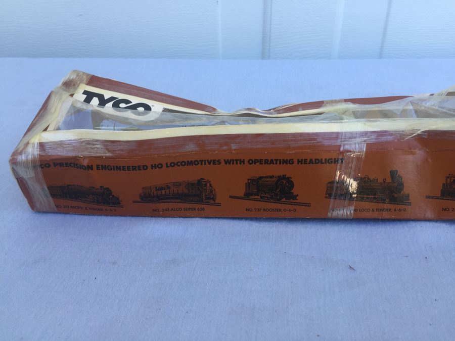 TYCO Golden Eagle HO Scale Electric Train Set In Original Packaging But Packaging Is Damaged [Photo 5]