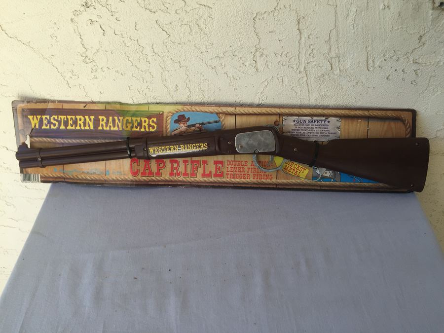 Western Rangers Cap Rifle New On Card Imperial Toy Corporation 1985 [Photo 1]