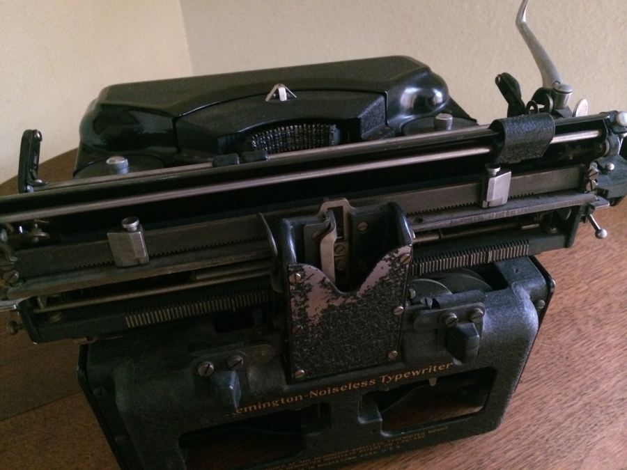 Remington Typewriter Standard Noiseless No. 10 [Photo 9]