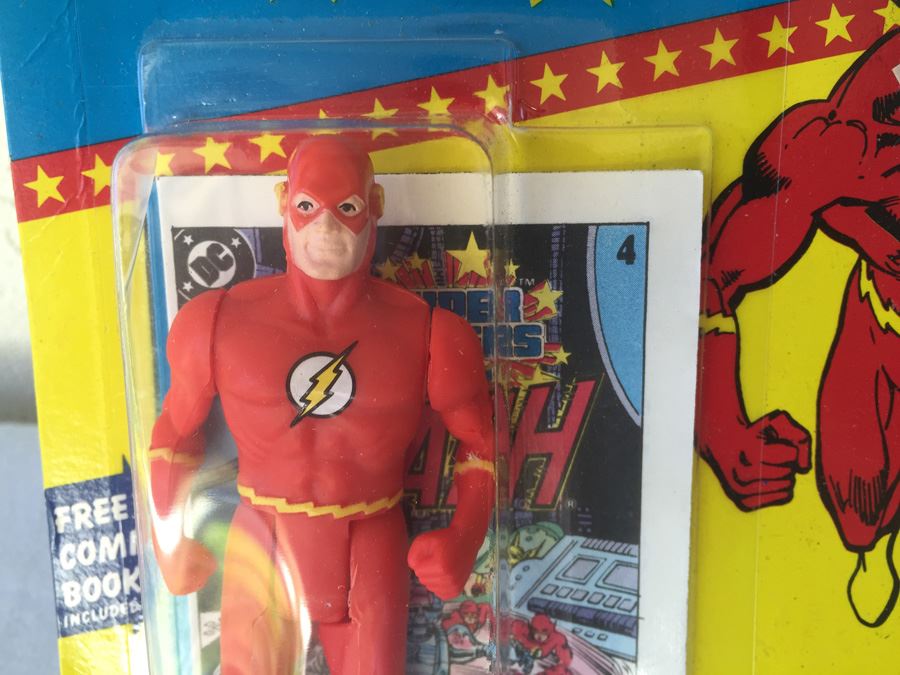 The FLASH Super Powers Collection Kenner New On Card Free Comic Book 1984 [Photo 3]