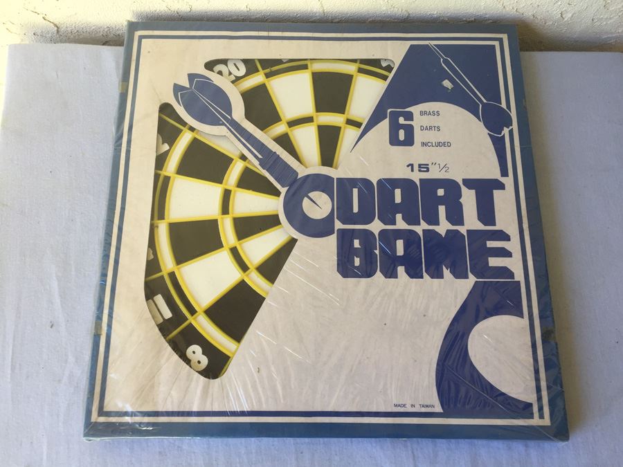 BULLSEYE Poster Target Set Placo Toys 1980 And Dart Game New In Box [Photo 2]