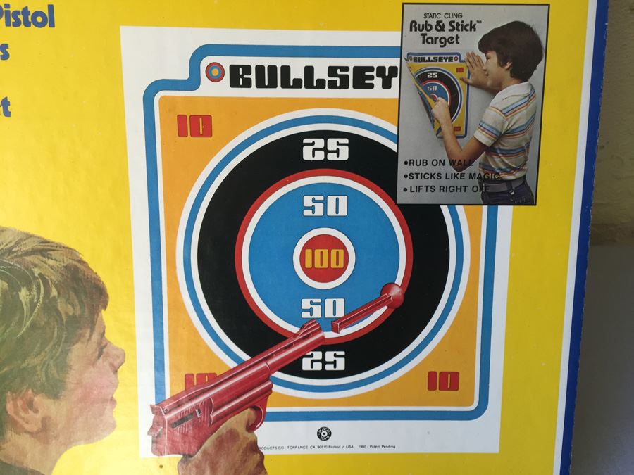 BULLSEYE Poster Target Set Placo Toys 1980 And Dart Game New In Box [Photo 3]