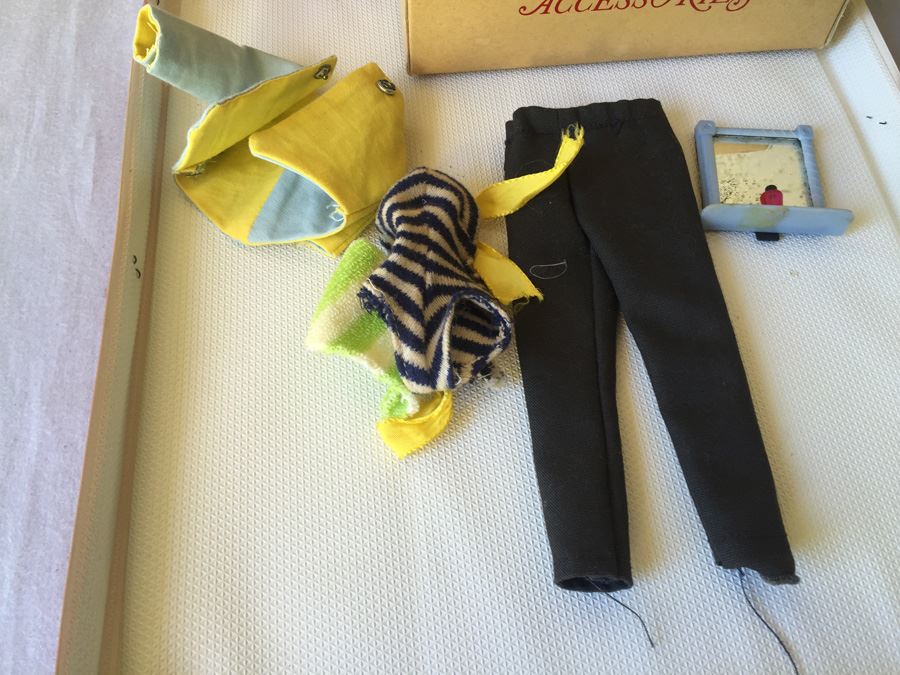 Red Barbie Doll Case 1958 With Barbie Clothes And Accessories Mattel [Photo 16]