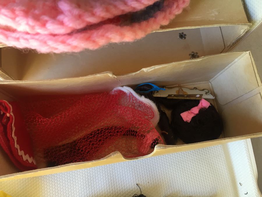 Red Barbie Doll Case 1958 With Barbie Clothes And Accessories Mattel [Photo 15]