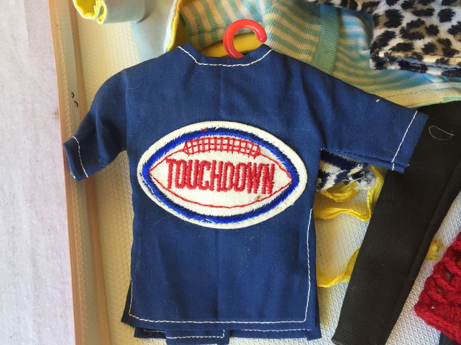 Red Barbie Doll Case 1958 With Barbie Clothes And Accessories Mattel [Photo 17]