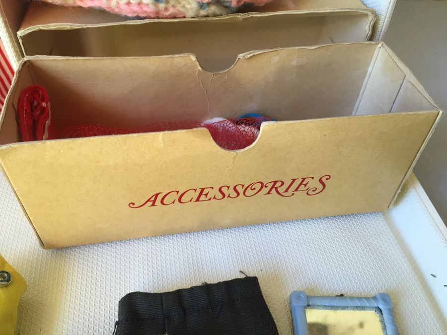 Red Barbie Doll Case 1958 With Barbie Clothes And Accessories Mattel [Photo 14]