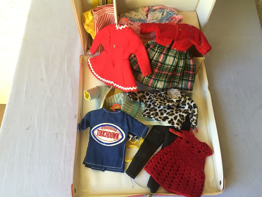 Red Barbie Doll Case 1958 With Barbie Clothes And Accessories Mattel [Photo 3]