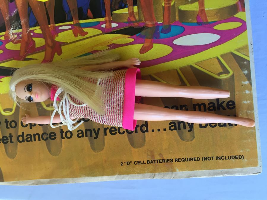 Dawn's Dance Party Featuring Fancy Feet In Box Topper Toys 1971 NOTE Dawn's Foot Is Broken [Photo 13]