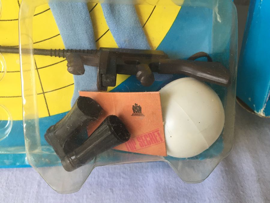 Police Woman Angie Dickinson Horsman Doll New In Box And Race Against Time Clothes And Accessories 1976 [Photo 11]