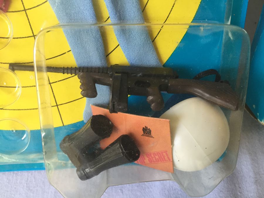 Police Woman Angie Dickinson Horsman Doll New In Box And Race Against Time Clothes And Accessories 1976 [Photo 3]