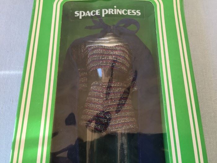 CHER Designer Collection Mego Designed By Bob Mackie Space Princess 1976 [Photo 2]