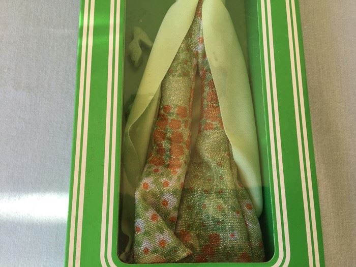 CHER Designer Collection Mego Designed By Bob Mackie Stepping Out 1976 [Photo 6]