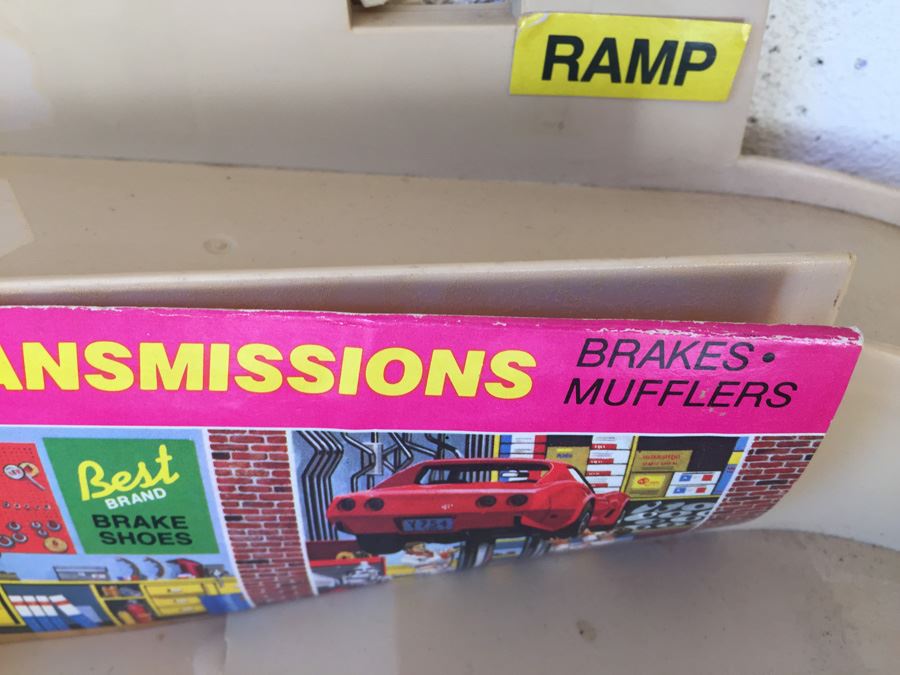 Hot Wheels Service Center Legs Are Missing And Some Of The Stickers Have Come Off Mattel 1979 [Photo 11]