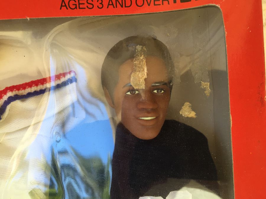 O. J. Simpson The Juice 9 1/2 Inch Action Figure Super Pro Set 26 Pieces New In Box Shindana Toys 1975 [Photo 4]