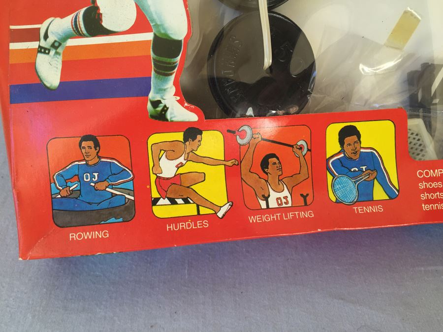 O. J. Simpson The Juice 9 1/2 Inch Action Figure Super Pro Set 26 Pieces New In Box Shindana Toys 1975 [Photo 11]