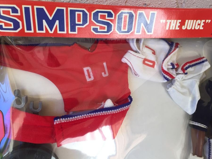 O. J. Simpson The Juice 9 1/2 Inch Action Figure Super Pro Set 26 Pieces New In Box Shindana Toys 1975 [Photo 9]