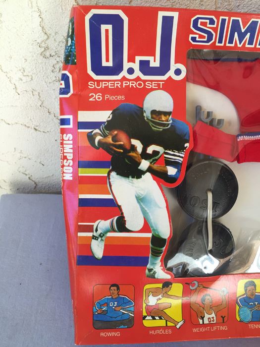 O. J. Simpson The Juice 9 1/2 Inch Action Figure Super Pro Set 26 Pieces New In Box Shindana Toys 1975 [Photo 10]