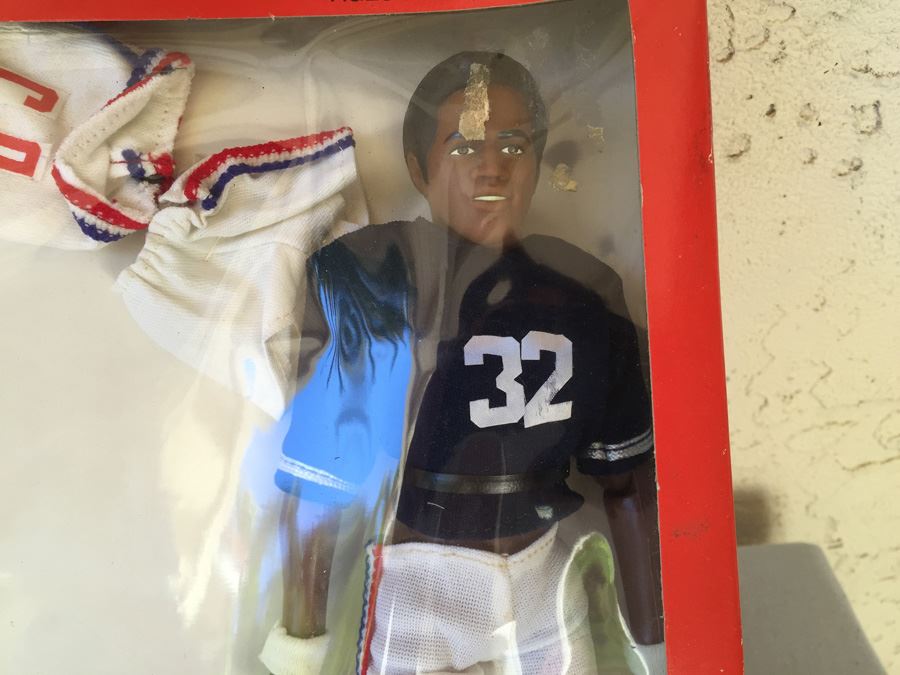 O. J. Simpson The Juice 9 1/2 Inch Action Figure Super Pro Set 26 Pieces New In Box Shindana Toys 1975 [Photo 5]
