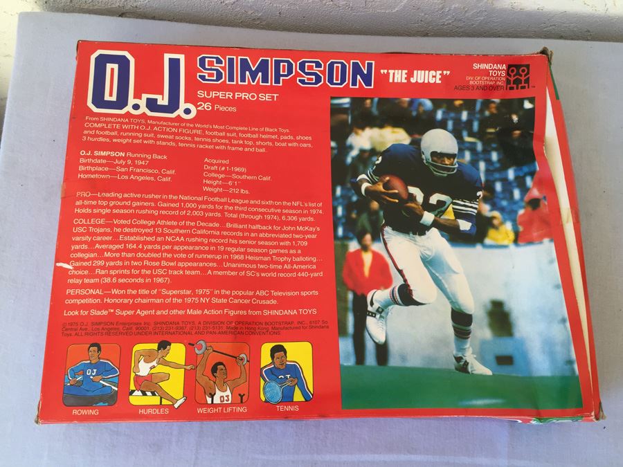 O. J. Simpson The Juice 9 1/2 Inch Action Figure Super Pro Set 26 Pieces New In Box Shindana Toys 1975 [Photo 3]
