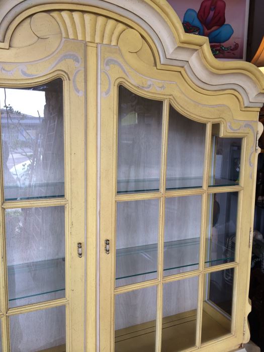 Drexel French Provincial China Cabinet w/ Lights [Photo 3]